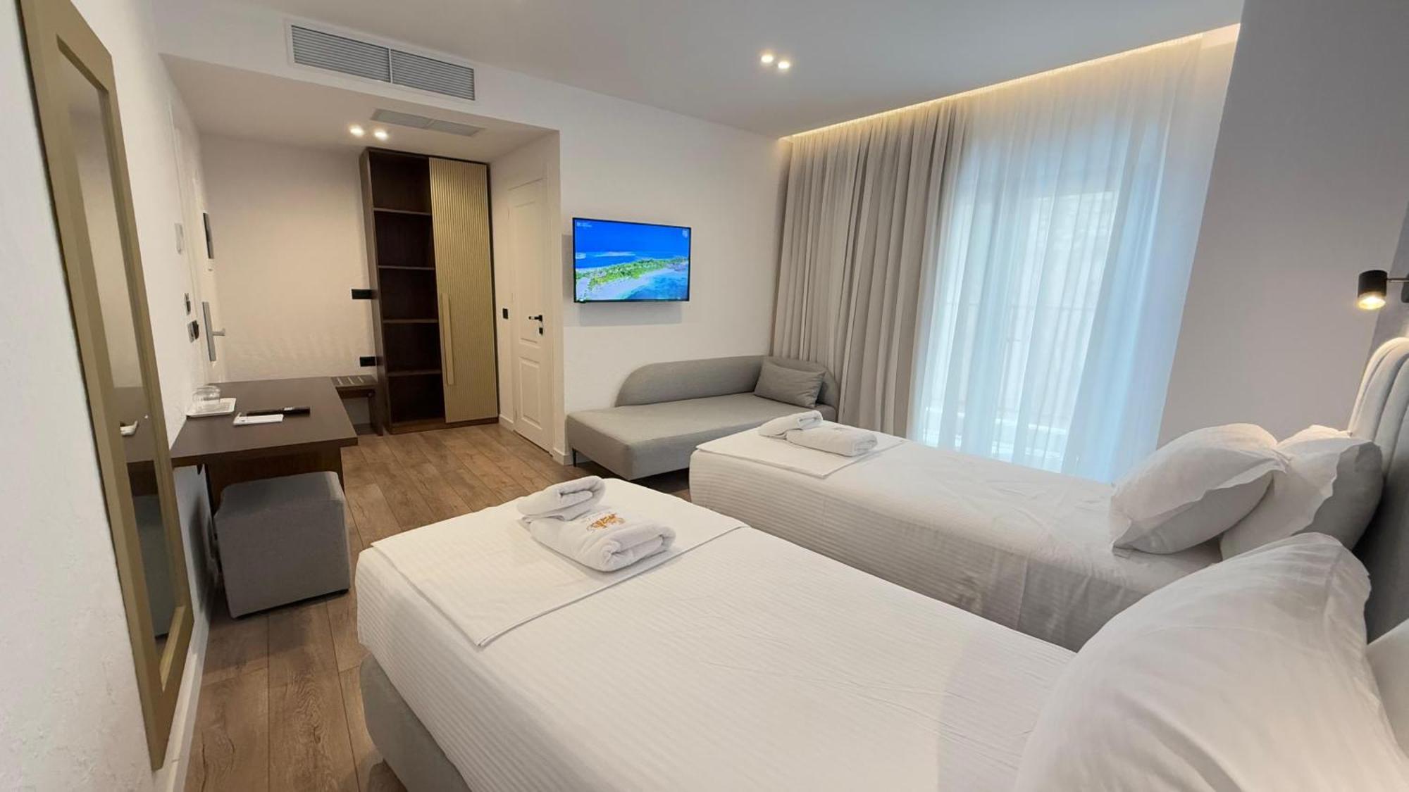The Queen'S Lion Premium Hotel Sarande Exterior photo